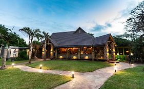 Gooderson Dumazulu Lodge